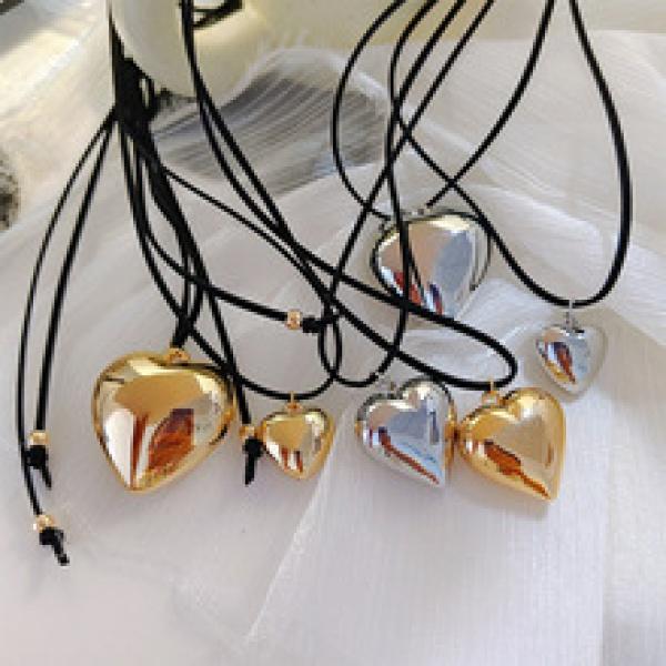 Product Introduction of Gold Teardrop Earrings - Unique Niche Design, European and American High-End Earrings, Stylish and Distinctive Ear Jewelry for Women 5