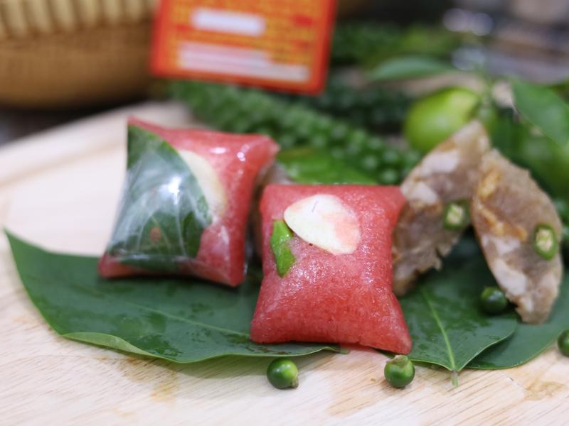 [LOẠI ĐẶC BIỆT] - Combo 6 hộp tùy chọn: nem chua đỏ và nem bì thịt (KHÔNG HỢP VỊ KH BẮC TRUNG)- Có tiêu, tỏi, ớt xanh, lá chùm ruột- Nem Lai Vung Thanh Sơn - Sản phảm OCOP- 1 hộp 10 cái (180g)