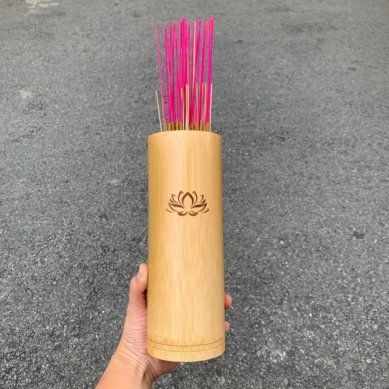 Ống đựng nhang bằng tre - Ống tre cắm nhang đẹp có khắc hoa sen