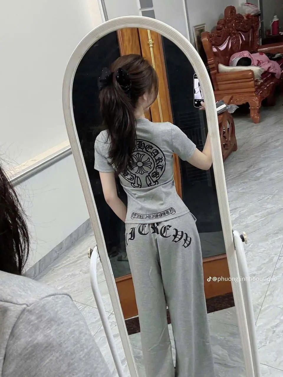 TRENDYBOUTIQUE- SET BỌ CHOM CỔ TRÒN HỌA TIẾT IN