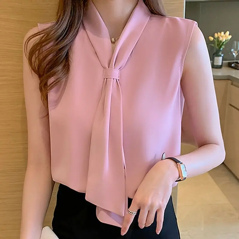 INNER SLEVLESS DENGAN DASI MODERN Tank Wanita 0