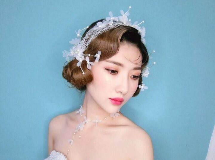 Product Introduction of Bridal Headdress Korean Wedding Fairy Beautiful Handmade Crystal String Beads Butterfly Grenadine Lace Hair Band Wedding Dress Accessories 6