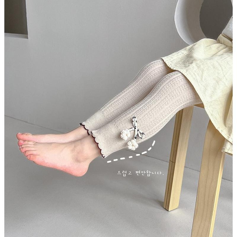 Quần legging cho bé gái, Quần dài dáng ôm đính hoa cho bé từ 1 đến 4 tuổi 4