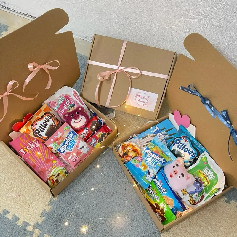 Box bánh kẹo kèm mặt gấu tặng nam và nữ vào các dịp sinh nhật lễ tết , ngày kỷ niệm  shop có tặng kèm đèn và thiệp , hộp size 25x25 0