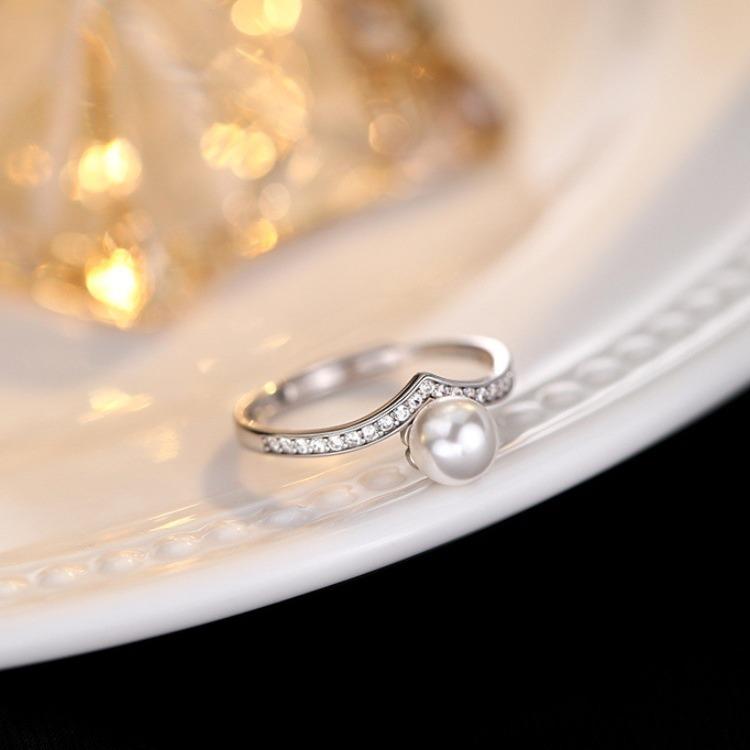 S925 Sterling Silver Pearl V-Shaped Ring Fashionable High-End Ring 3