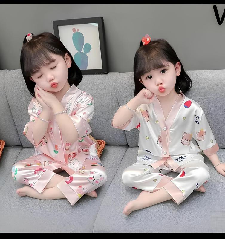 MẸ BING- [10-25KG] bộ đồ ngủ lụa mềm mịn mát cho bé gái, tay ngắn kết hợp hoạ tiết và nút nhìn lạ mắt, màu sắc tươi tắng , chất mềm mịn mát phù hợp cho mùa hè, bé mặt nhà đi dạo phố. babytee  đồ ngủ 1