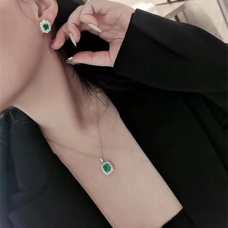 Product Introduction of Simple Super Shiny Elegant Emerald Set Rings Necklace Frosty Style Stud Earrings Online Influencer Necklace TikTok Cross-Border Hot Sale 4