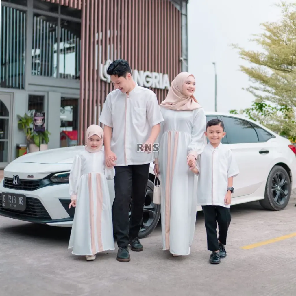 Baju Couple Lebaran 2025 Keluarga Putih Shakila Series Koko Pasangan Ayah Dan Anak Gamis Syar'i Wanita Model Elegan Mewah Kekinian Terbaru