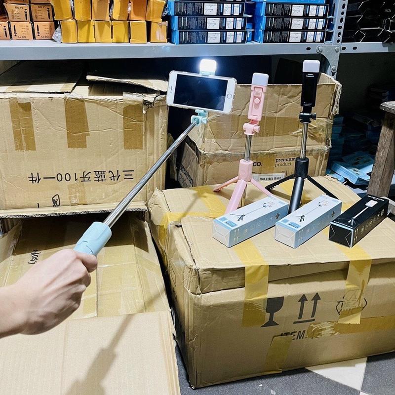 Product Introduction of Gậy chụp ảnh 3 chân có đèn điều khiển từ xa Kem Phụ Kiện 15