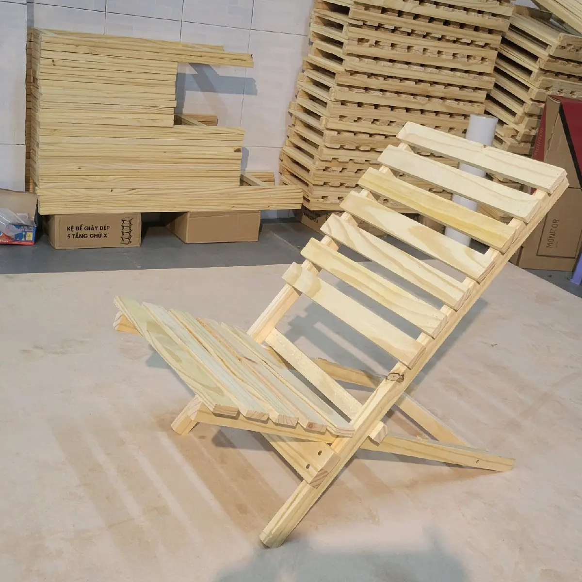 Ghế gỗ thông gấp gọn đơn giản có lưng tựa, 100% gỗ thông tự nhiên, kích thước 75x40x70cm, hàng xuất khẩu chất lượng Việt Nam