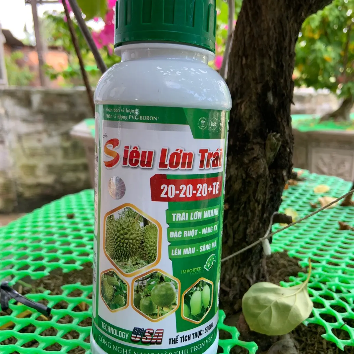 Phân bón LỚN TRÁI 20-20-20+TE , lớn trái - đặc ruột - nặng ký - lên màu - đẹp mã chai 500ml pha 400 lít