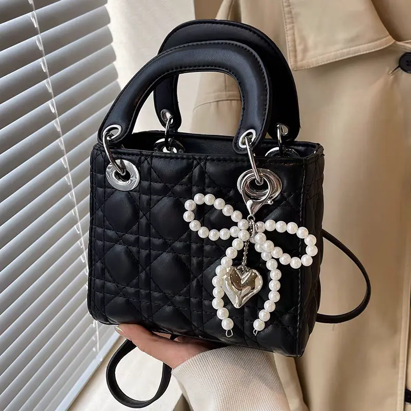 Túi xách đeo chéo cầm tay nữ dáng vuông da bóng [ kèm charm Nơ Ngọc ] size 20 vừa Đt nhiều đồ dùng 5