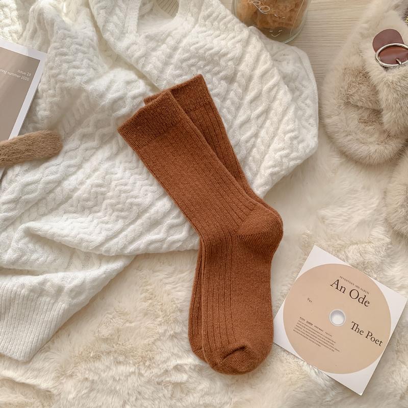 Product Introduction of Autumn and Winter Solid Color Soft Simple Medium Thickened Warm Pile Socks 8
