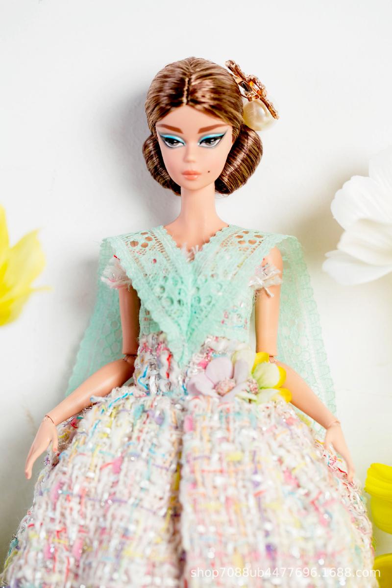 Product Introduction of Xianxian Supermodel Doll Dress Accessories 30cm European and American Style Original Fashion Dress Set 22