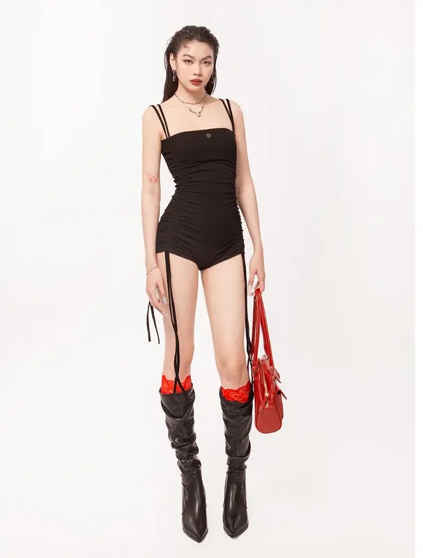 Jumpsuit nữ ngắn đùi rút dây SISTERS gợi cảm màu đen, trắng chất thun gân co dãn Émmi Jumpsuit l SS4-J5 4