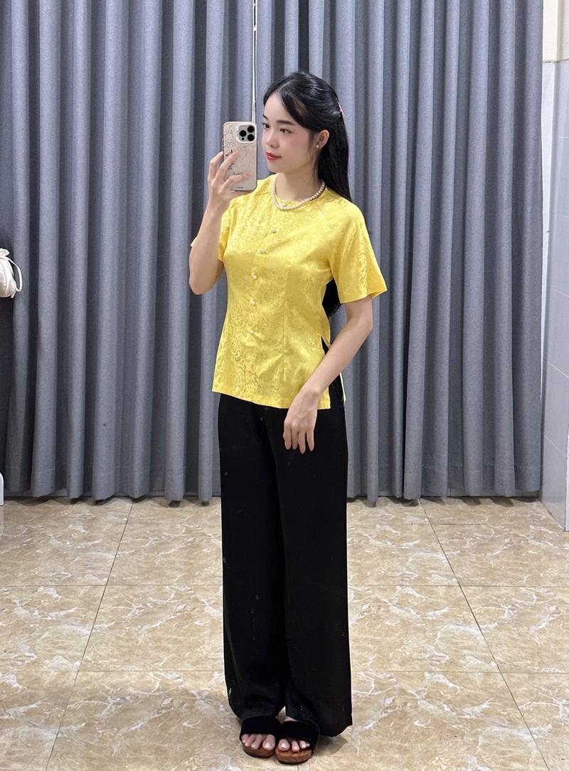 Product Introduction of [ÁO LẺ] áo gấmn cổ tròn tay ngắn nữ cài nút trước bà ba gấm áo nữ 2025 size 40-75kg 4