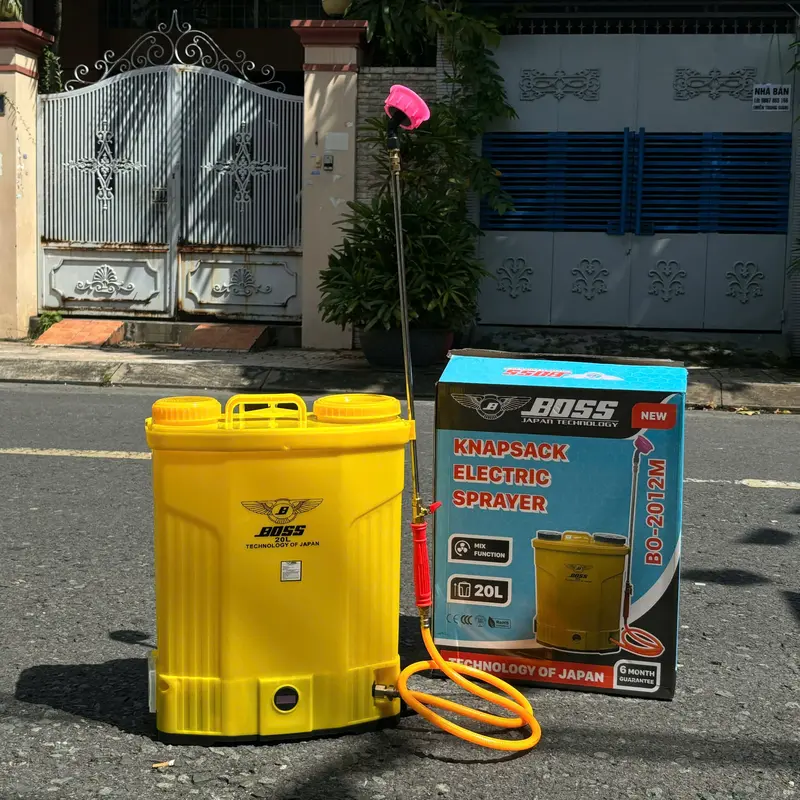 Bình xịt thuốc BOSS 16 lít 1 bơm gọn nhẹ vỏ bình cứng cáp trọng lượng 4.5Kg thời gian sử dụng 5-7 tiếng 4