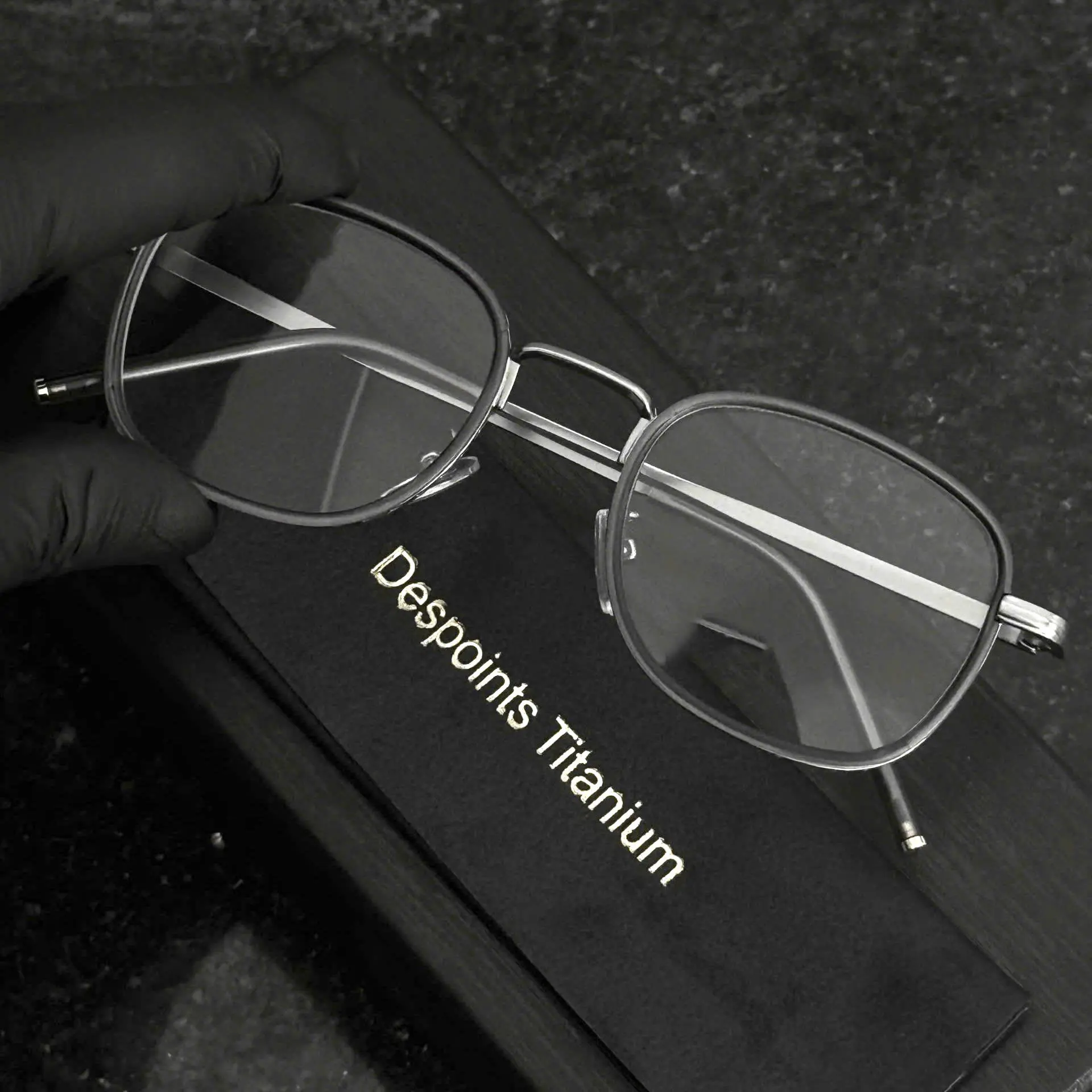 Official Gọng mắt kính Despoints Titanium Model DP76 Vintage Unisex Chất liệu Titan cao cấp nhất, Mắt Kính chất liệu Titan nguyên khối hàng nhập khẩu Nhật. Có thể thay mọi loại tròng. có sẵn tròng 0 độ chống ánh sáng xanh. Kính Mắt