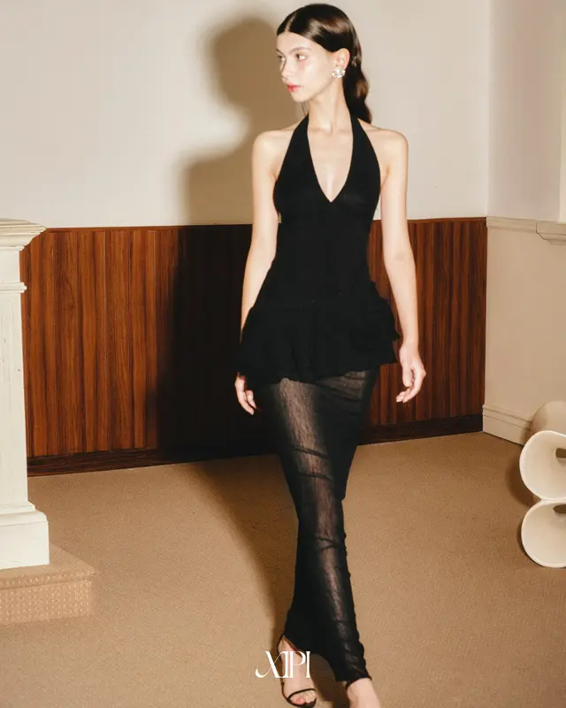 XIPI - Evelyn - Đầm Voan Đen Cổ Yếm Tùng Rã Bèo Hoa Kèm Quần Short 1