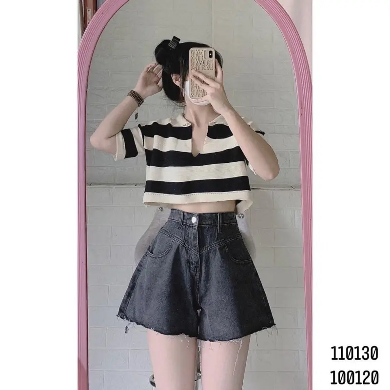 Áo Thun Croptop Cổ Bẻ Xẻ V Trơn