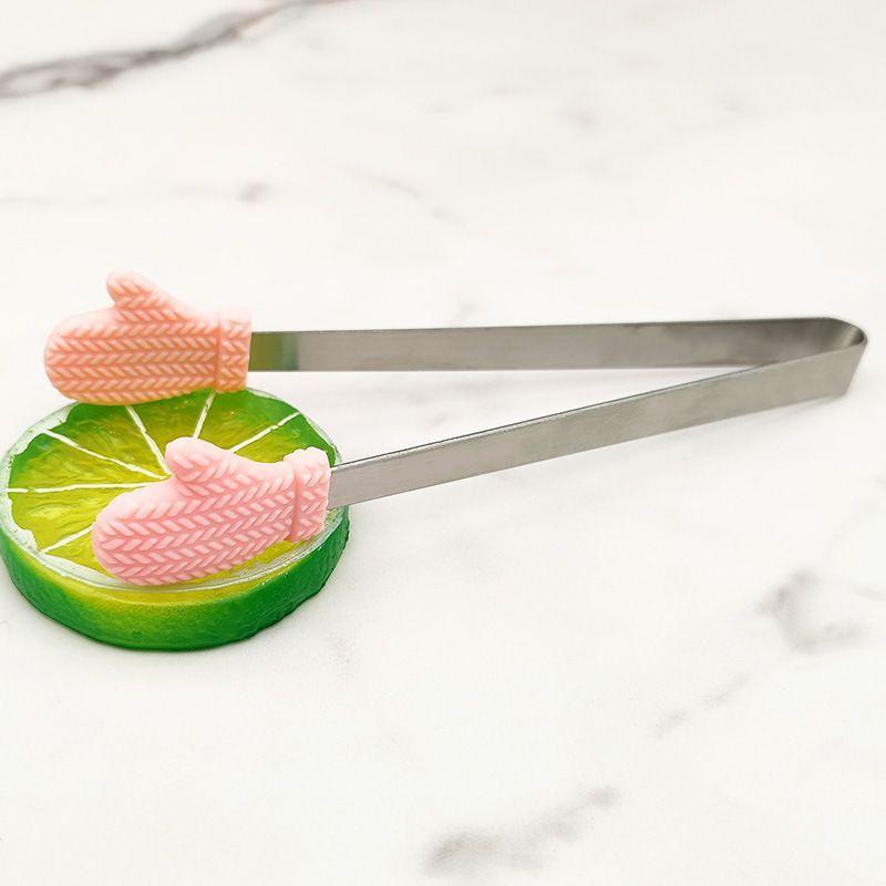 Product Introduction of [Hot selling in store ] Cute silicone palm clip, mini pruned chip clip, stainless steel ice cube clip, square sugar snack clip, free of dirt and easy to use 5