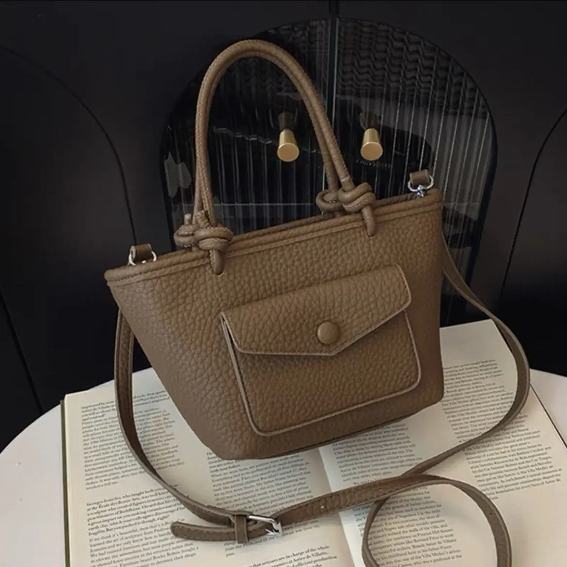 Super Popular Niche Contrast Color Bag Bag Women's New Popular All-Matching Messenger Bag Fashion Portable Bucket Bag Small Carrying Bag