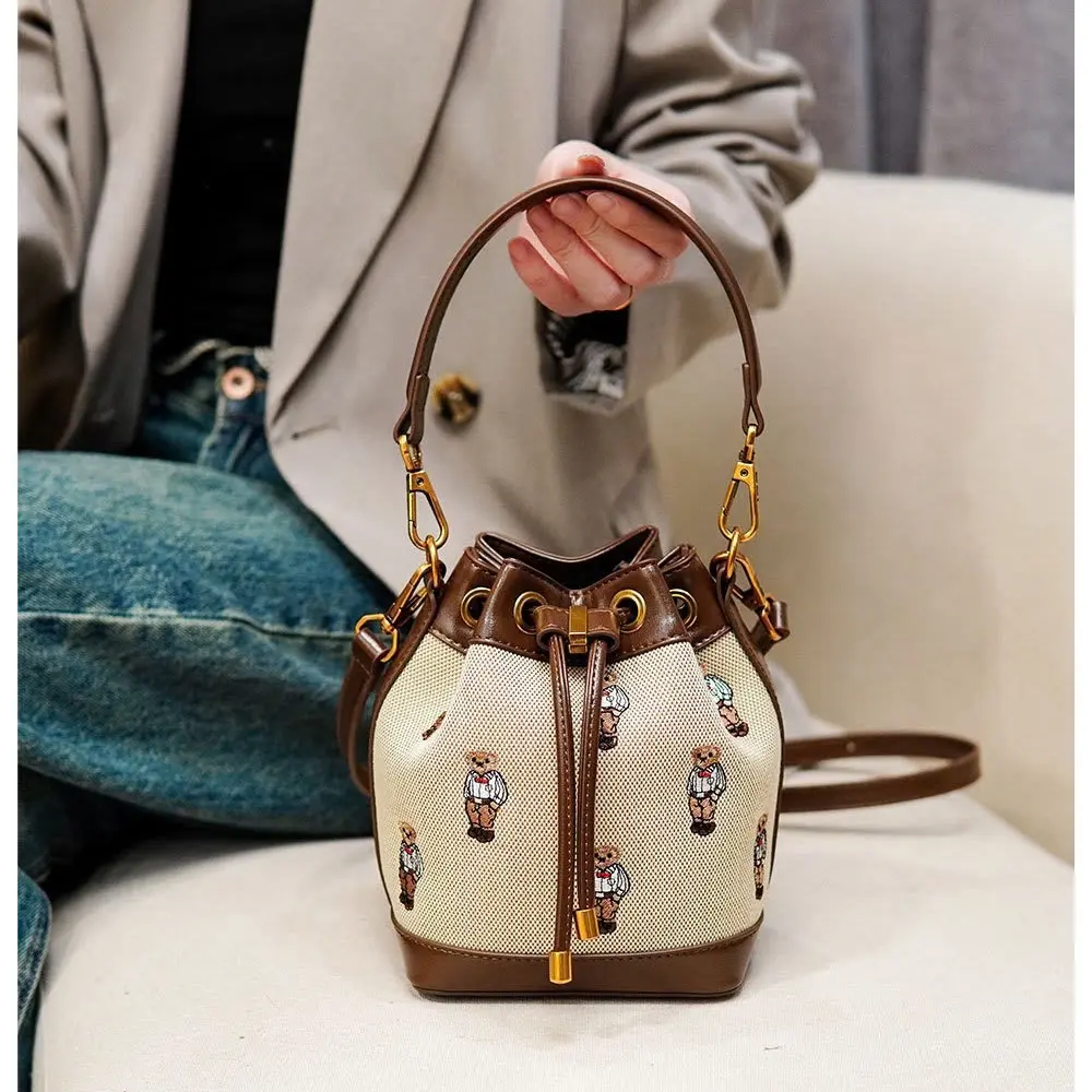 Túi xách nữ dây rút hình gấu thêu kèm dây đeo chéo ,hàng quảng châu cao cấp AU2434 Bag