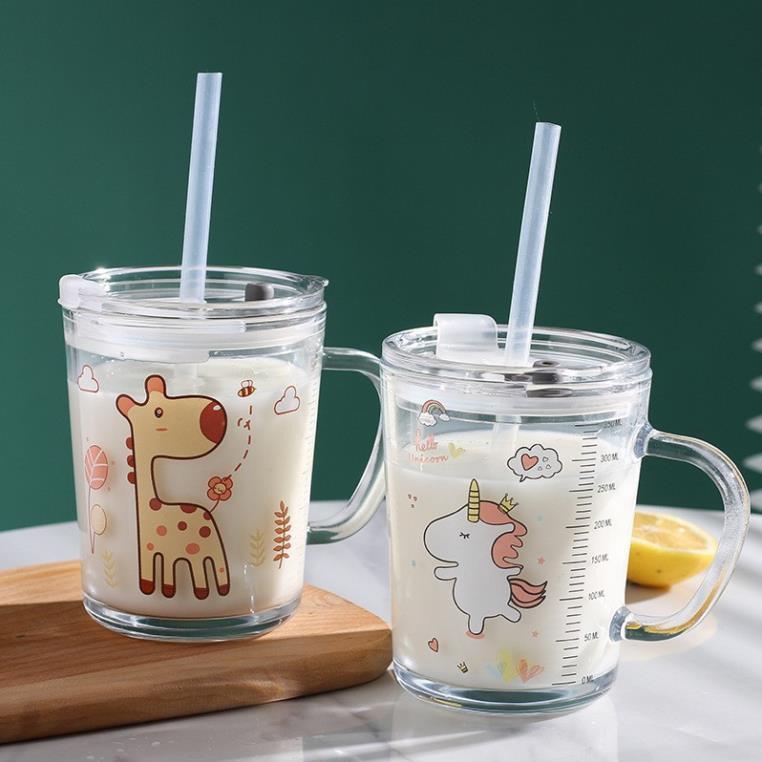  Ly Thuỷ Tinh Chia Vạch Hoạ Tiết Hoạt Hình Có Nắp Đậy Kín Hơi 400 Ml Tặng Kèm Ống Hút Thuỷ Tinh An Toàn 