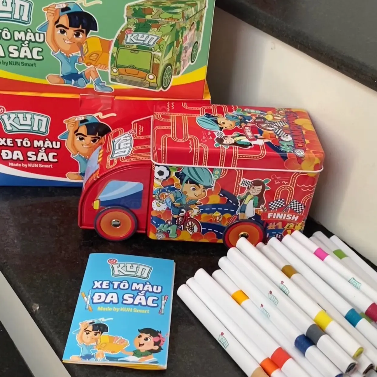 Xe tô màu đa sắc tặng kèm bút màu + giấy vẽ