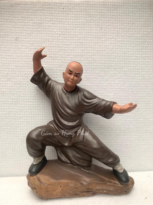 Tượng Hoàng Phi Hồng ghép cây men đen 1