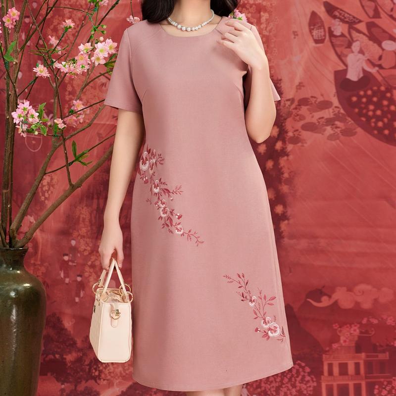 Đầm suông Chéo Nhung Hồng Nữ Trung Niên Thiết Kế Sang Trọng, Quý Phái cho mẹ thương hiệu Thiều Hoa DD3L1027 Women Dress