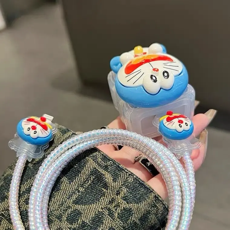 Vỏ Sạc Doraemon, Thiết Kế Dễ Thương, Dành Cho iPhone 18W / 20W, Bảo Vệ Sạc Hoạt Hình, Bộ 5 Chiếc, Bọc Xoắn Ốc Dòng Dữ Liệu, Vỏ Sofe, Tương Thích Với 13 14 Pro Max 4