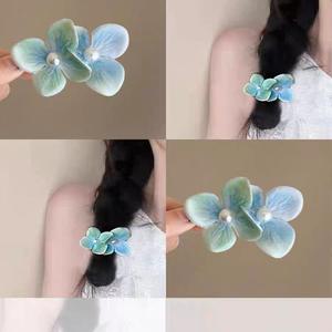 ชุดกิ๊บติดผมมุกดอกไม้คู่และคลิปปากเป็ด ขายดีที่สุด ต้องมี ผ้าโพกศีรษะริมทะเล เหมาะสำหรับทุกคน [Exclusive]ดีไซน์เรียบง่าย ，สไตล์เรโทร ，เสริมโชคลาภ ，หรูหราและน่าทึ่ง，สไตล์บุคลิกภาพ，ราคาไม่แพง， ของขวัญสำหรับเธอ，เหมาะสำหรับสวมใส่ทุกวันและงานพรอม