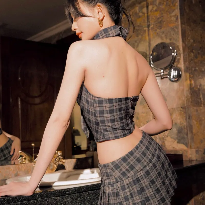 Áo croptop cổ sơ mi hở lưng dây kéo phía sau phối caravat ( Desejo top ) Nữ Women Thun 3