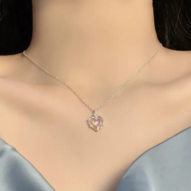 Vòng Cổ Trái Tim Gradient Cùng Phong Cách Với Xiaohongshu, Thiết Kế Đặc Biệt Cho Nữ, Cao Cấp, Thích Hợp Cho Học Sinh, Dây Chuyền Xương Đòn Trái Tim, Nhẹ Nhàng Cho Mùa Đông 0