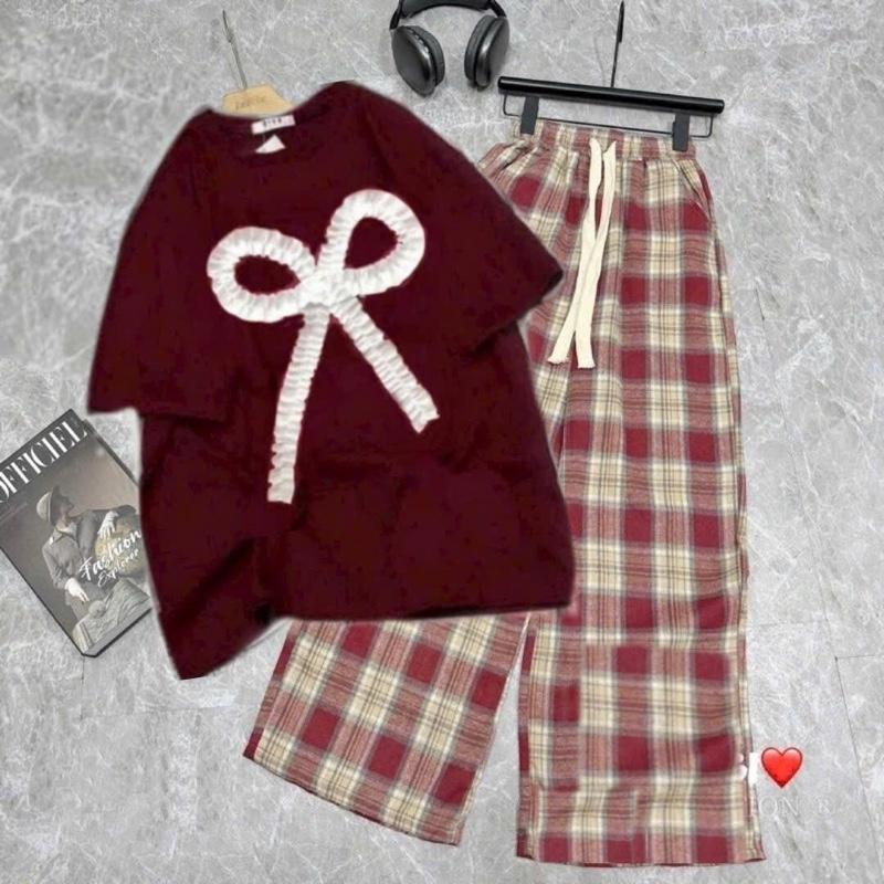 Product Introduction of Bộ đồ quần ống rộng kẻ CARO đỏ + áo phông phom rộng tay lỡ chất cotton hình nơ rúm ĐỎ-ManhThang - Top, Kem, Ong 14