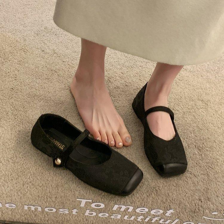 Product Introduction of Retro Chinese Style All-Match Flat Mary Jane Shoes Women's New Spring and Autumn Slip-on Soft Bottom Gommino Casual Fashion 11
