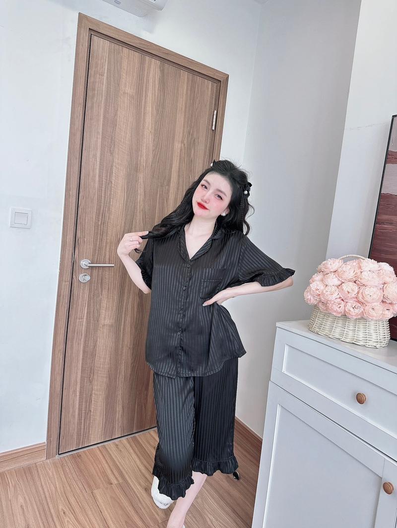 Product Introduction of Đồ Bộ Lụa Xước Bigsize Chất Mát - Tay ngắn quần lửng M2 64