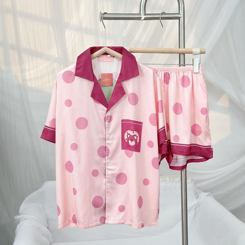Bộ pijama đùi form thường có túi quần hồng gấu dâu chấm bi - 4953 Nữ Women