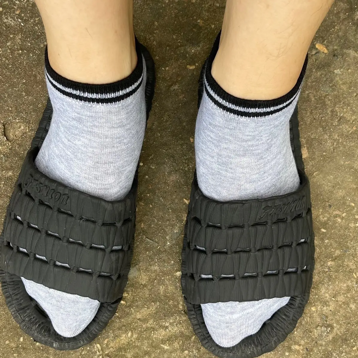 Tất kẻ ngắn cổ thời trang, tông màu trẻ trung, cotton, cá tính. Phù hợp cho nam, nữ. Đi bốn mùa. Tre Màu Trắng tất  3 sọc