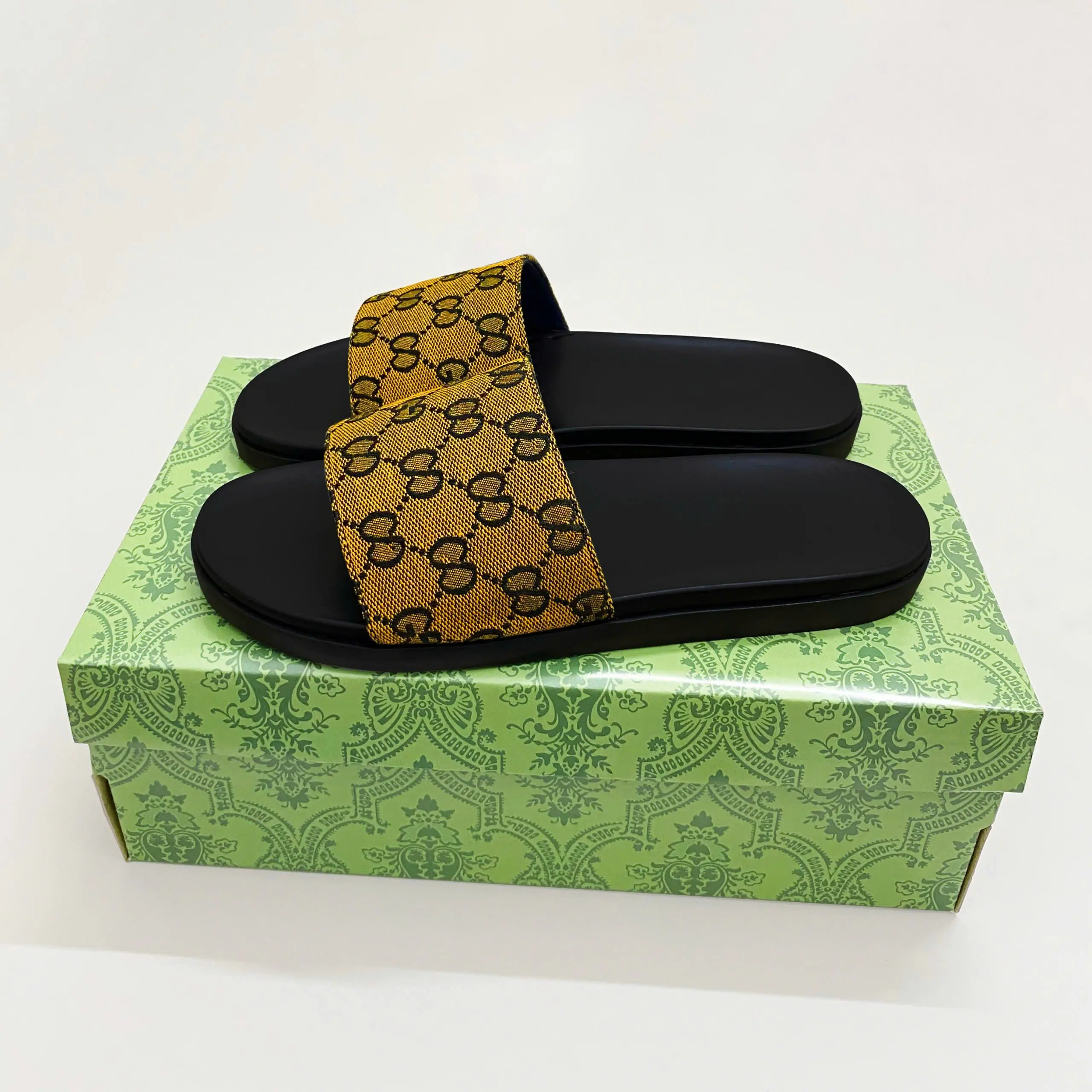 Dép GG quai ngang màu vàng  Đế Bằng Cao Su hai lớp Nam Slipper DéP