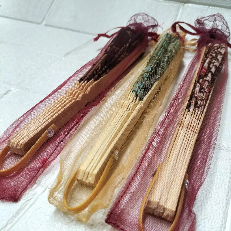 Isi 50 Pcs Souvenir Pernikahan Kipas Batik Sedang Kemas Tile Cantik Bambu Kain 2