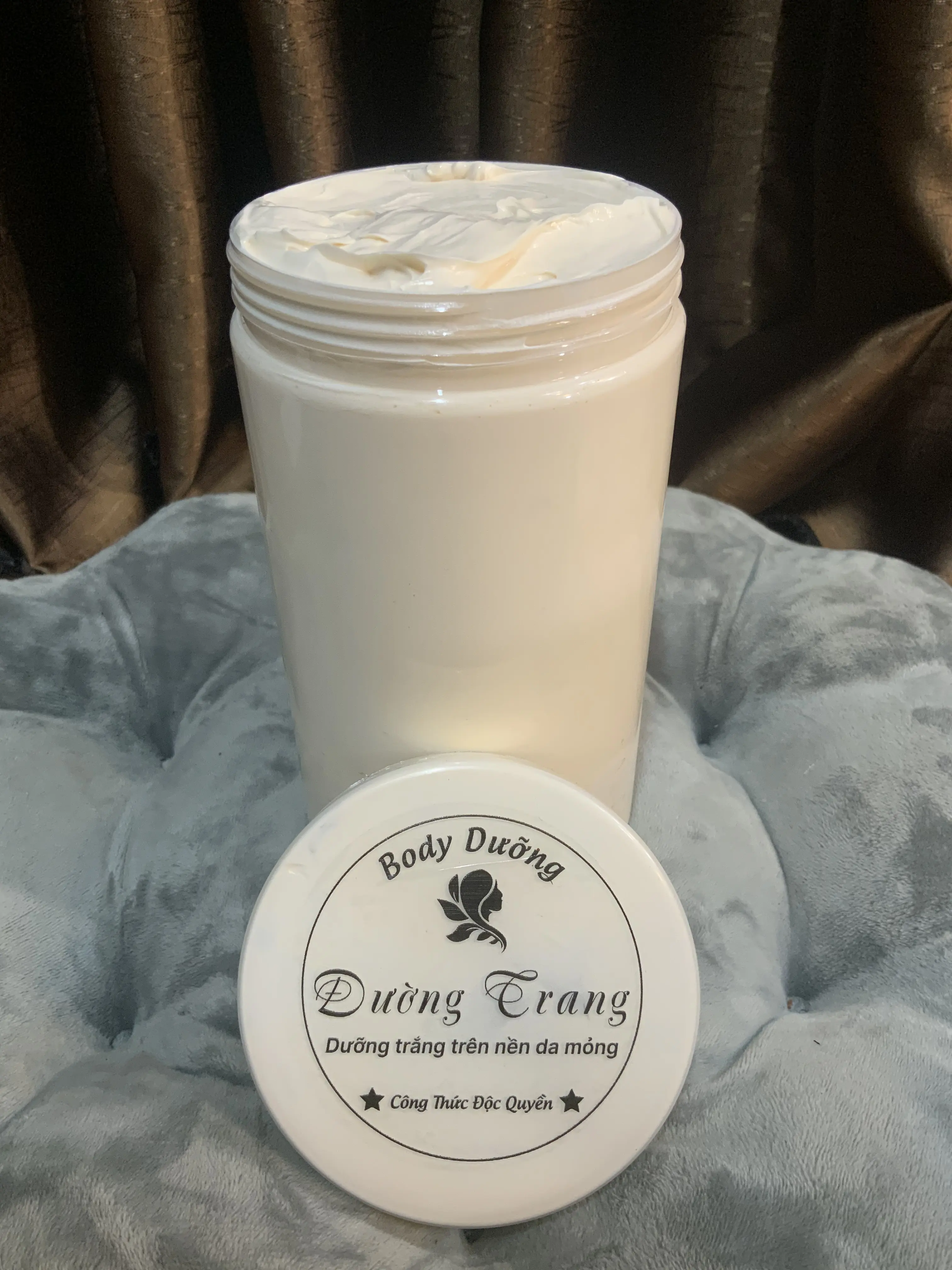 Kem Body Dưỡng ĐƯỜNG TRANG (ĐT) . trắng da,dưỡng ẩm chất kem cải tiến mới. Trọng lượng 1kg Dưỡng Body