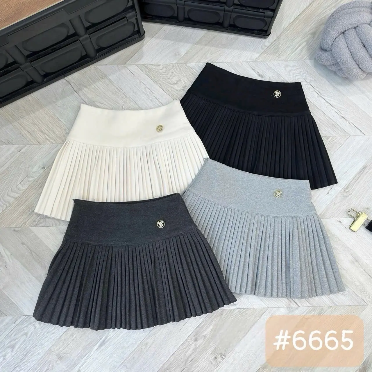 Chân váy dạ ngắn dập ly nhỏ tag chữ B 6665 QC Lumii