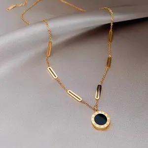 Kalung Liontin Bulat Hitam Bolak Balik Rantai Titanium Nuri Bolong Anti Karat Dan Luntur Elegan