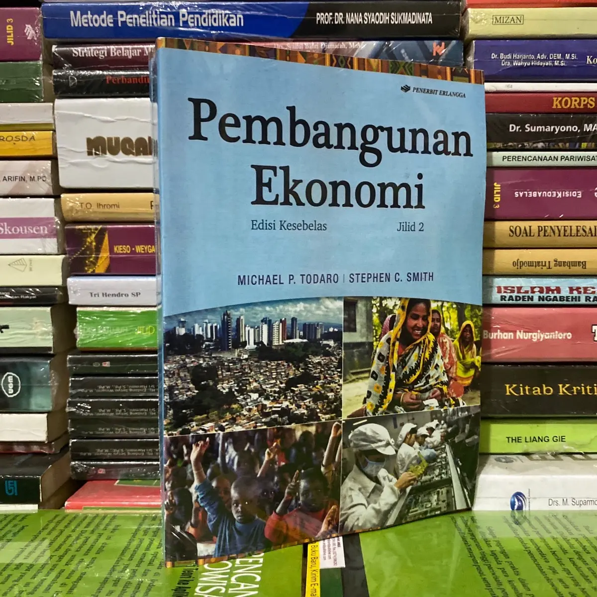 Pembangunan Ekonomi Edisi Kesebelas Jilid 2 - Michael P. Todaro Soft Cover