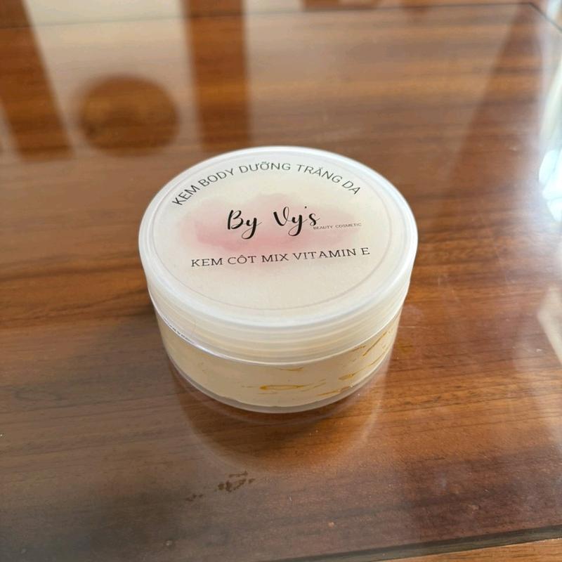 KEM DƯỠNG TRẮNG DA BODY 200gram Cốt xốp, phôi kem mặt mix e thái