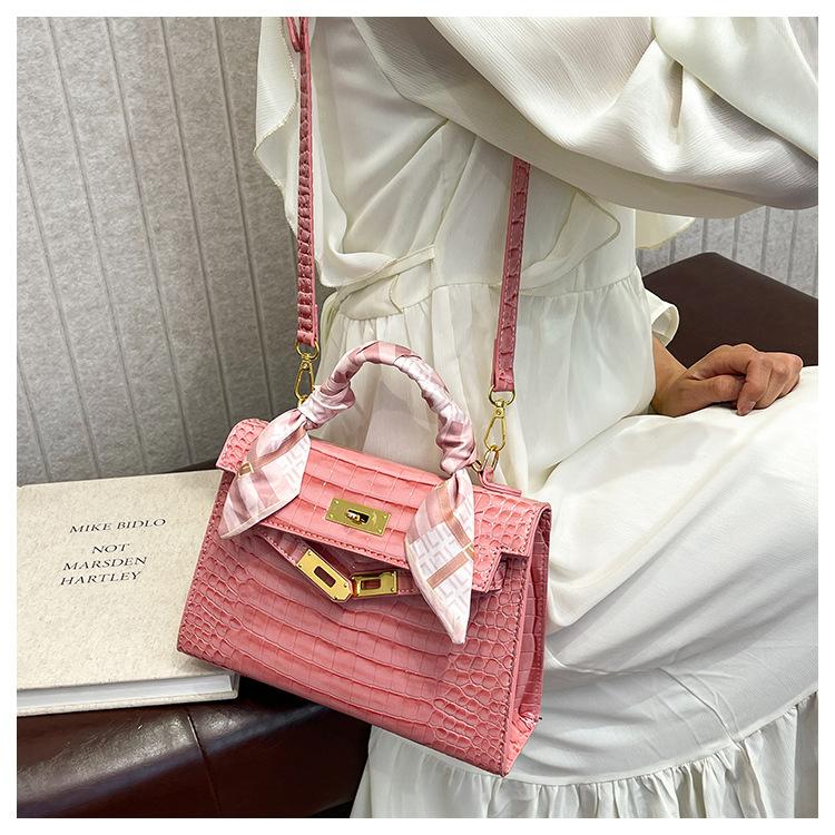 Product Introduction of Cross-Border Texture Kelly Bag 2025 Spring New Handbag Crocodile Pattern Shoulder Bag Retro All-Match Crossbody Women's Bag 12
