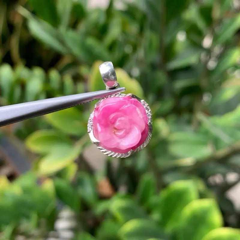 Mặt dây chuyển hình hoa mẫu đơn đá chủ ruby bọc bạc 925 cao cấp