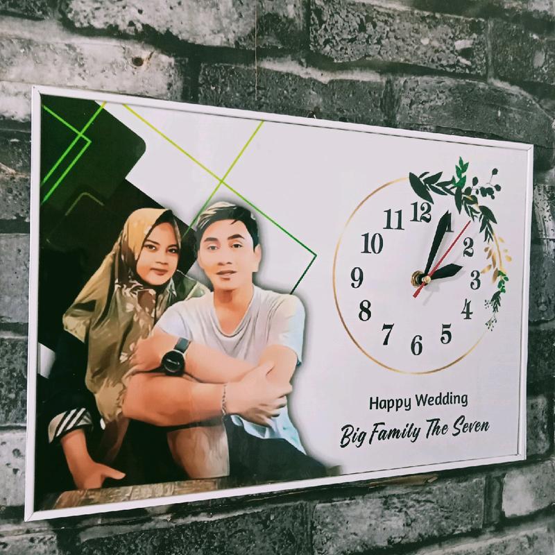 Jam Dinding Custom Foto Sudah Di Bingkai ( Hadiah Ulang Tahun, Pernikahan, Anniversary, Wisuda) Ukuran 30X20 cm Modern Gantungan Frame unik 2